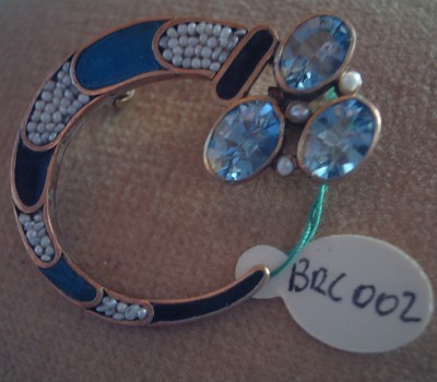 broche topaze bleue et émaux.jpg